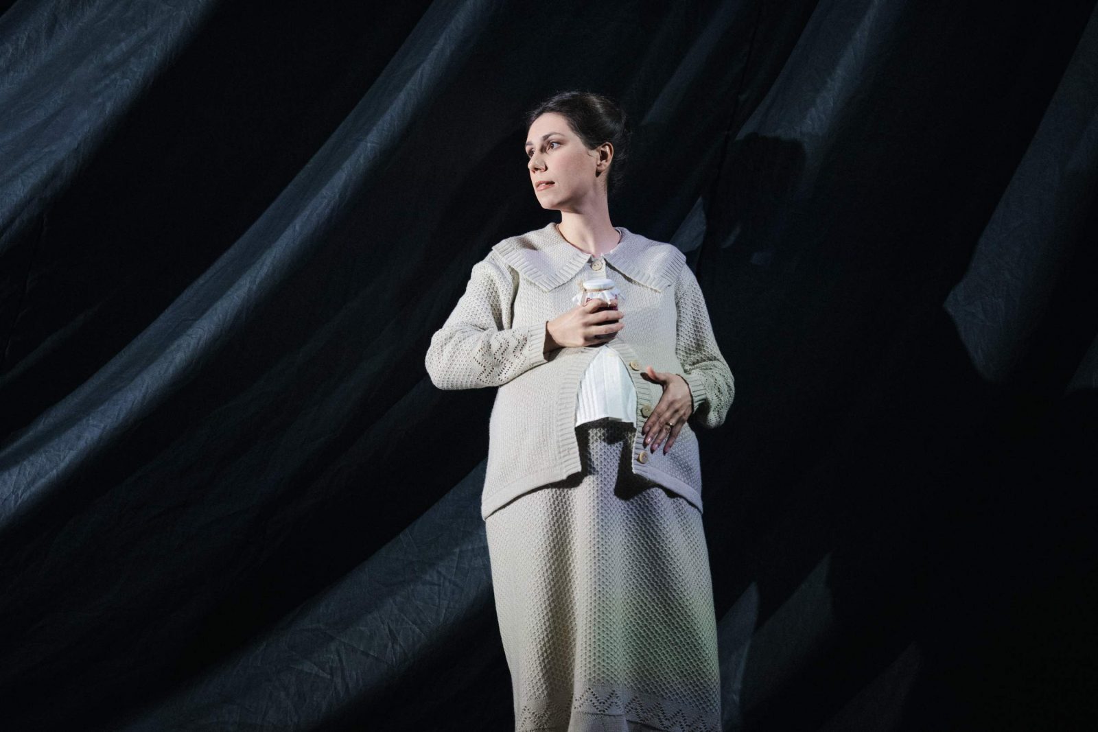 Светит, да не греет