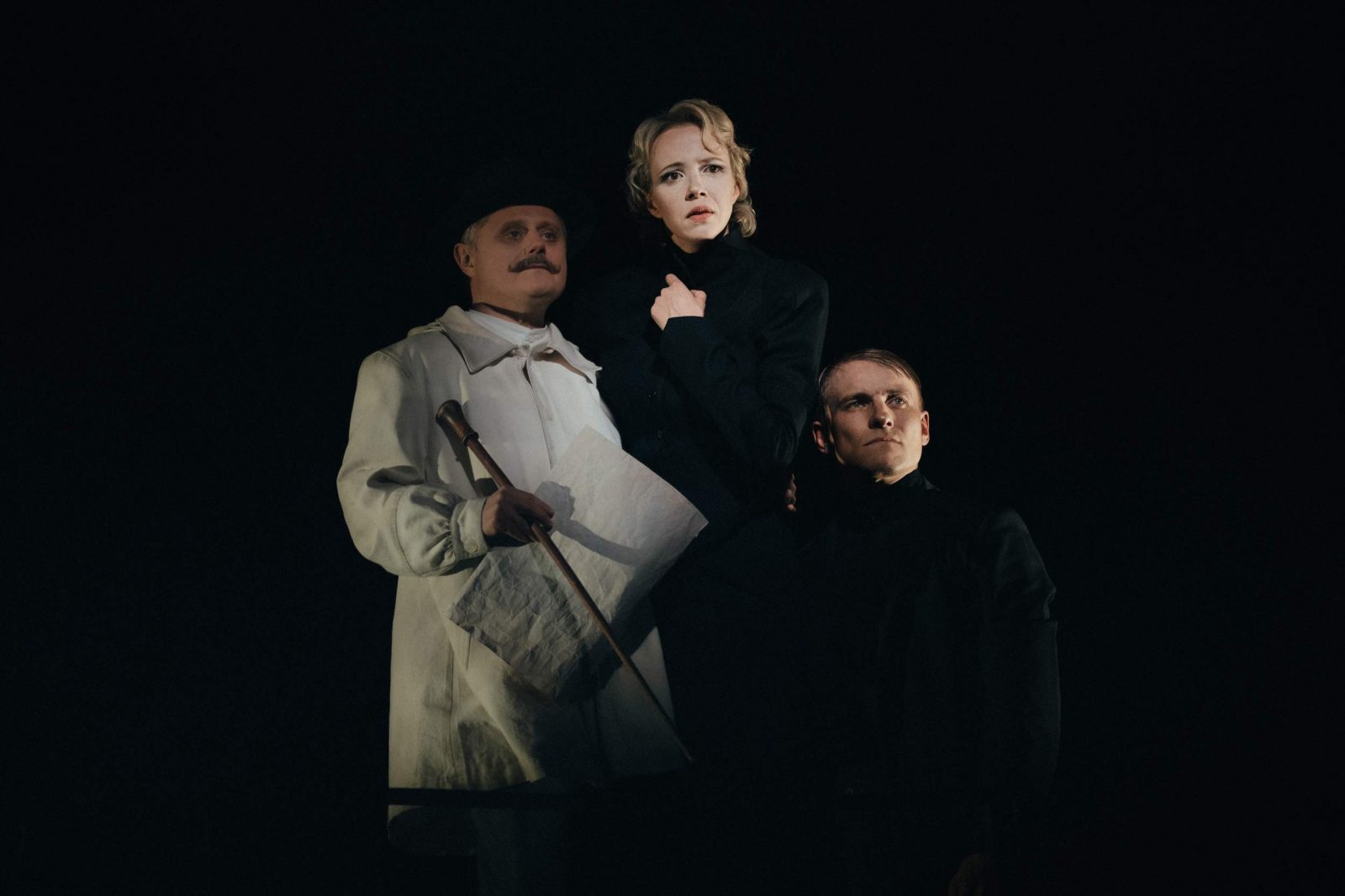 Светит, да не греет