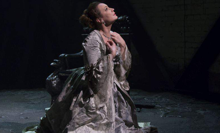 Любовь у трона