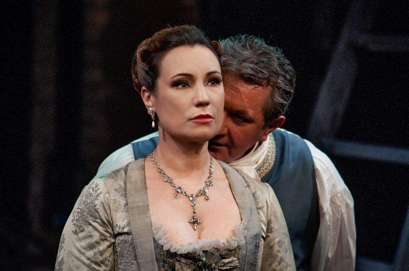 Любовь у трона